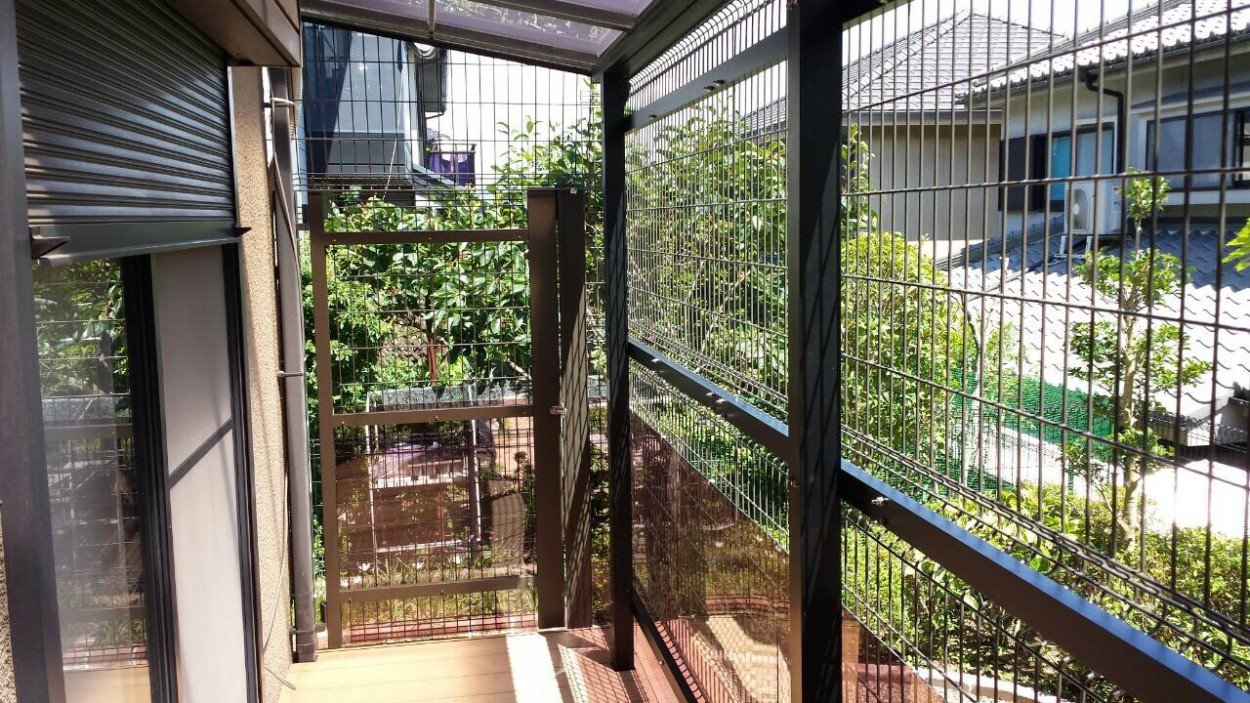ウッドデッキで飼い猫が遊べるようにする工事 ウッドデッキで飼い猫が遊べるようにする工事