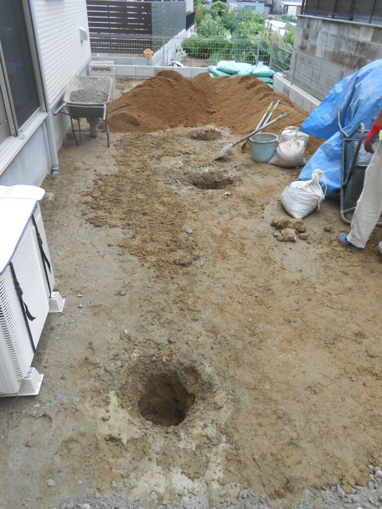 水はけを良くするためにお庭に掘った穴
