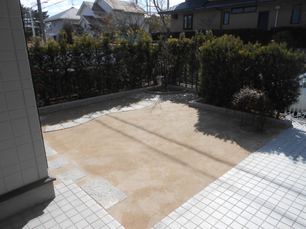 固まる土を使用して雑草対策と水はけを改善したドッグランの施工後