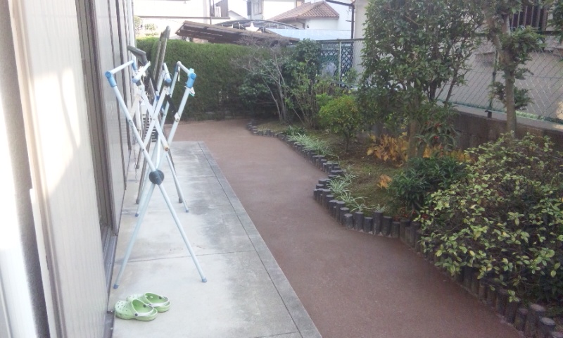 固まる土で雑草対策をした施工後。
