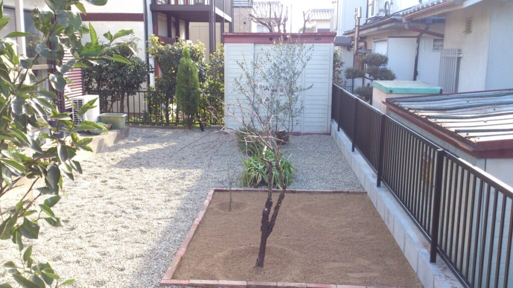 庭リフォーム後に作られたガーデニング用花壇