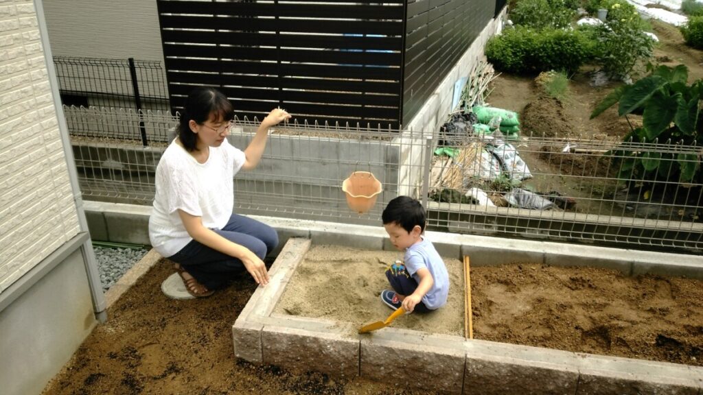 庭の砂利を撤去しお子様が安心して遊べるようになったお庭