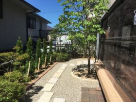 庭のウッドデッキにフェンスをつけて猫を放し飼いする方法