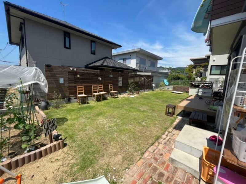 広すぎる庭をどうすれば？広い庭で最強の雑草対策とオシャレなお庭にする方法