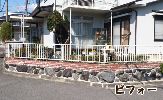 大和郡山市で外構工事を行う前のグラグラに朽ちた境界フェンス